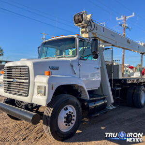GRUA TITAN NATIONAL 666B SOBRE FORD L8000 DE 14 US TON